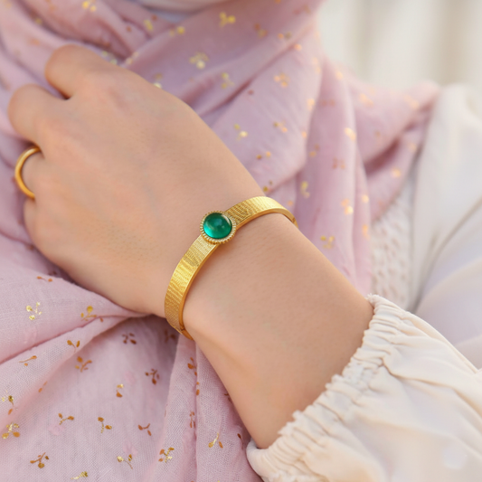 RemindraLux 18K Gold-Plated Textured Bangle with Emerald Green Gemstone