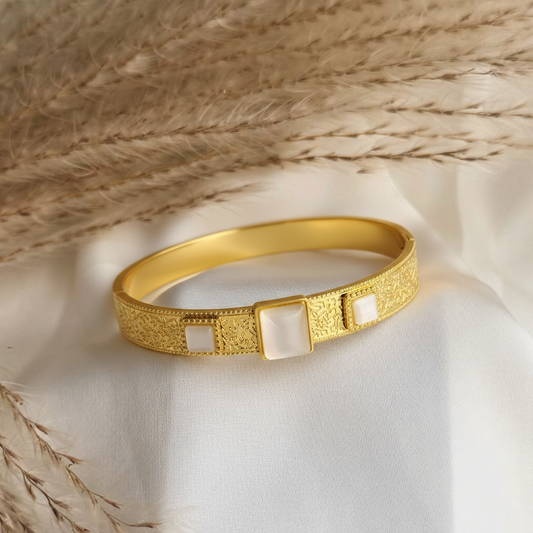 RemindraLux 18K Gold-Plated Triple-Stone Geometric Bangle