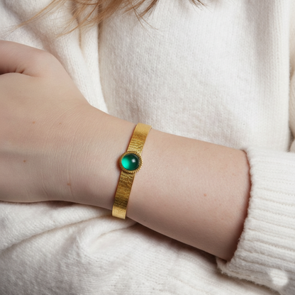 RemindraLux 18K Gold-Plated Textured Bangle with Emerald Green Gemstone