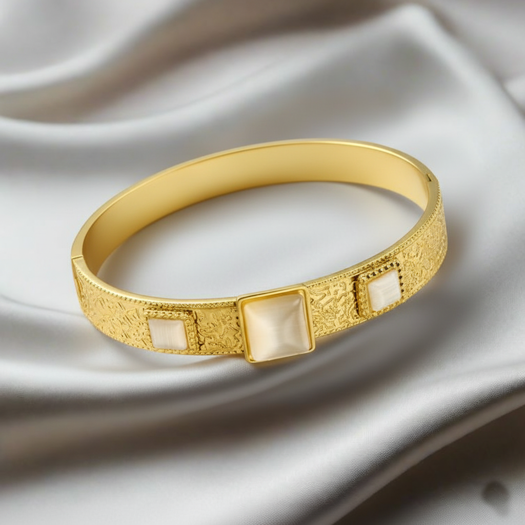 RemindraLux 18K Gold-Plated Triple-Stone Geometric Bangle