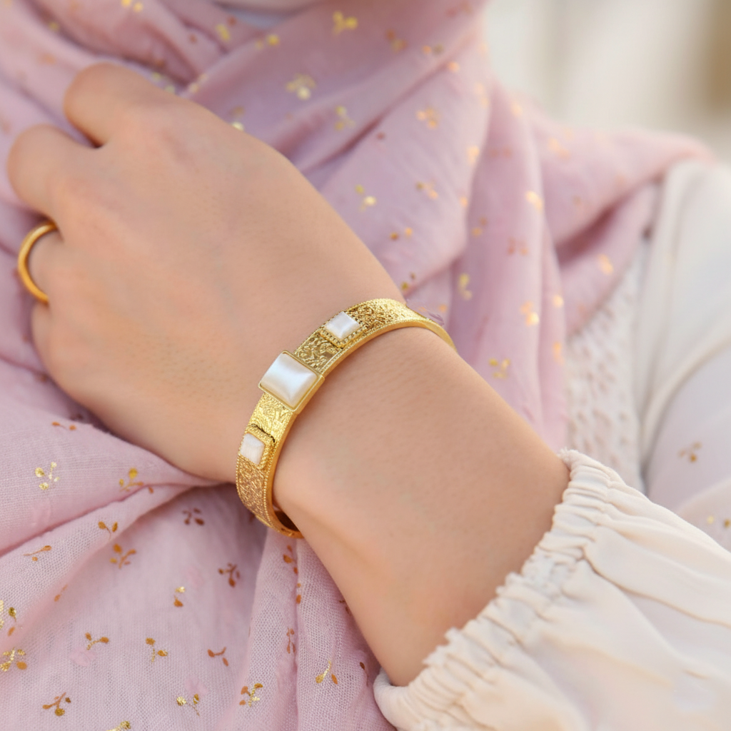 RemindraLux 18K Gold-Plated Triple-Stone Geometric Bangle