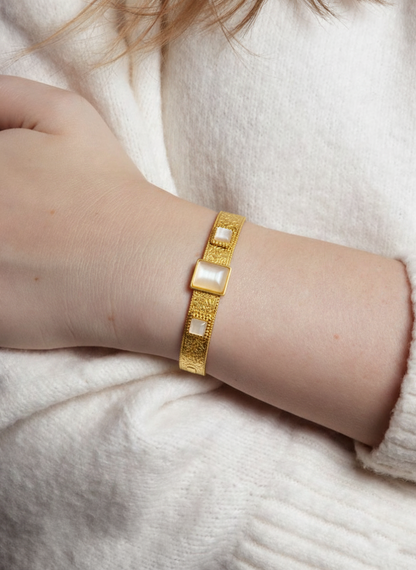 RemindraLux 18K Gold-Plated Triple-Stone Geometric Bangle