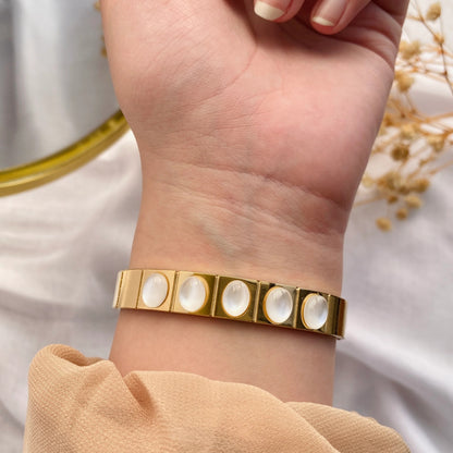 RemindraLux 18K Gold-Plated Moonlight Pearl Cabochon Bangle