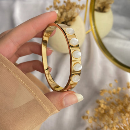 RemindraLux 18K Gold-Plated Moonlight Pearl Cabochon Bangle